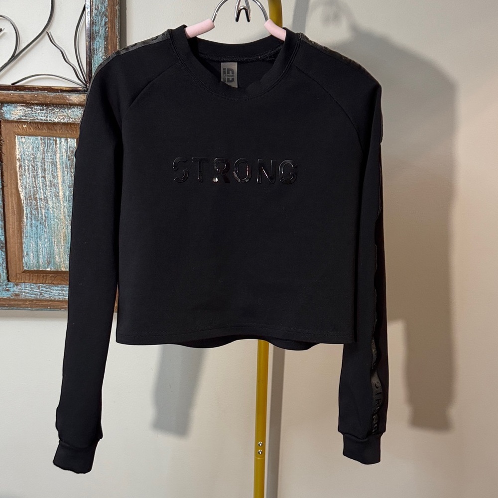 Zumba Fitness Strong ID Black Cropped crewneck 'STRONG' Sweatshirt EUC L